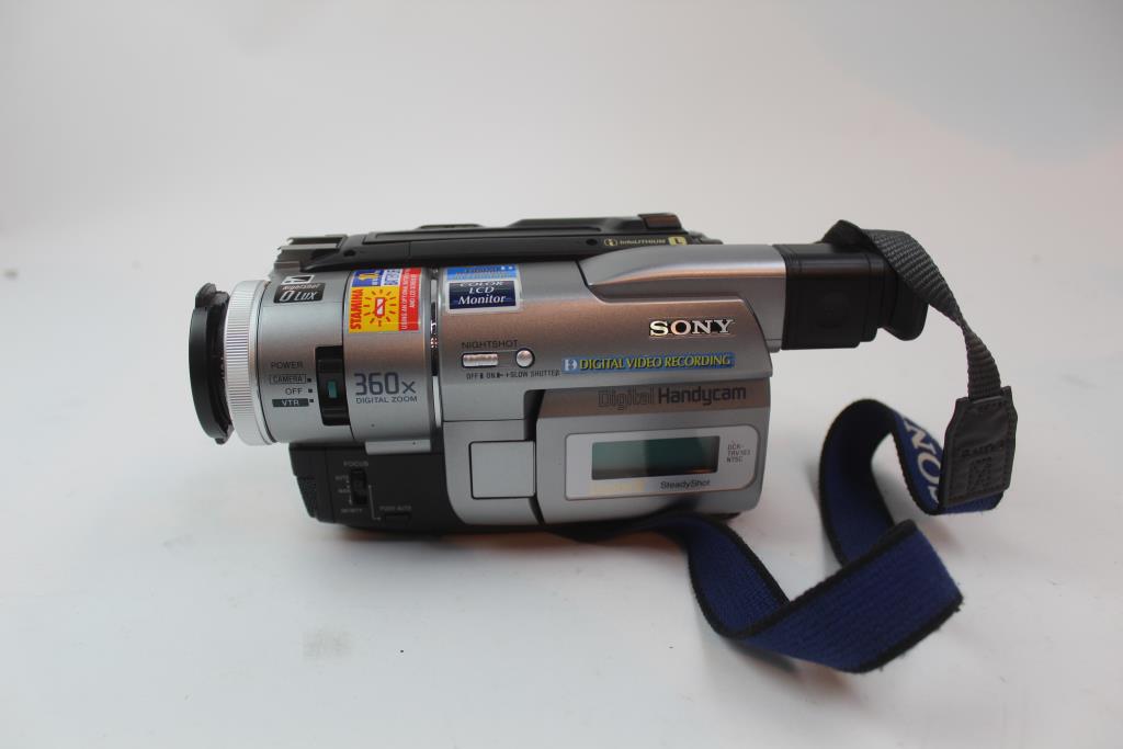 Sony Handycam Digital 8 DCRTRV103 NTSC Video Camera Property Room