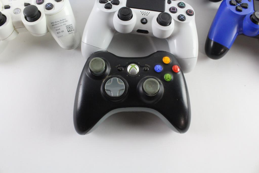 Sony Playstation 4 Controllers, And More, 9 Pieces Property Room