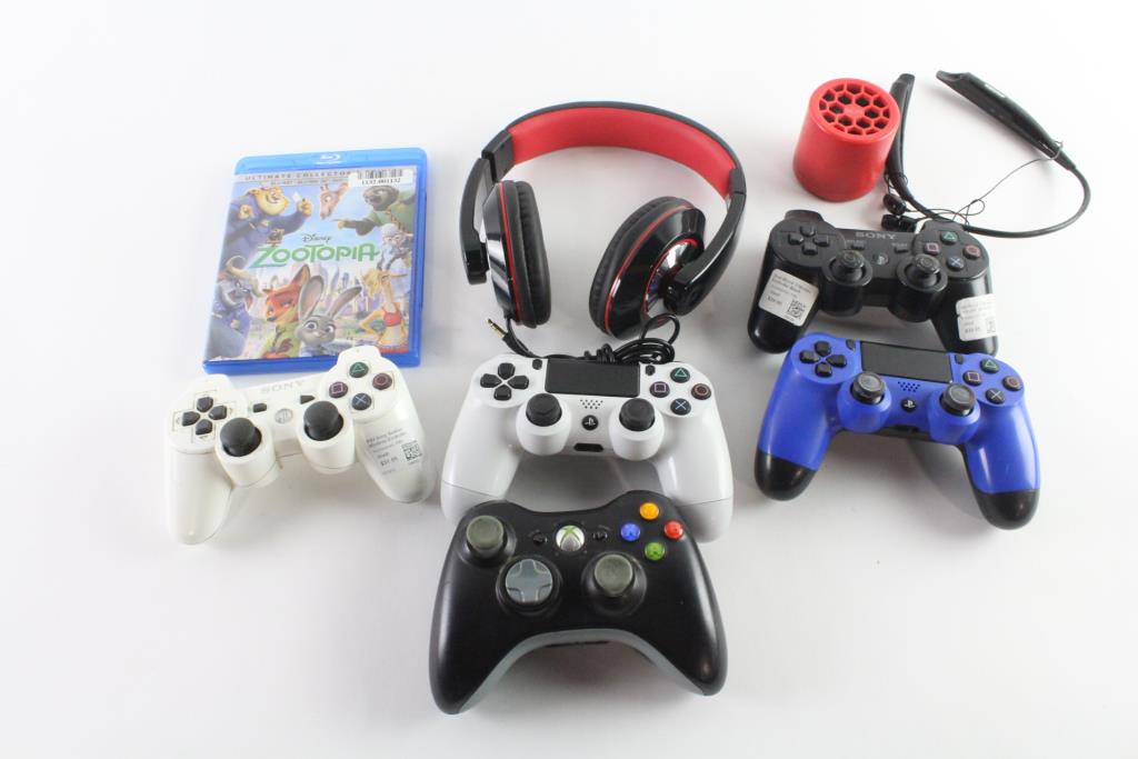 Sony Playstation 4 Controllers, And More, 9 Pieces Property Room