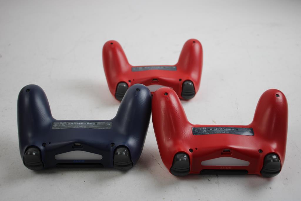 Sony PS4 Controllers, 3 Pieces | Property Room