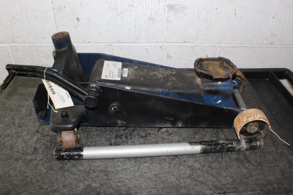 Steel Hydraulic Jack With Pole, Property Room