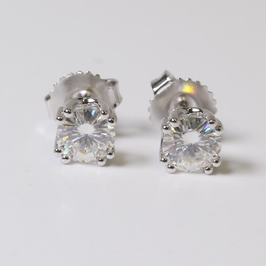 Sterling Silver 1 1g 20ct T W Synthetic Diamond Earring Studs Sterling Silver 1 1g 20ct T W Synthetic Diamond Earring Studs Evaluated By Independent Specialist