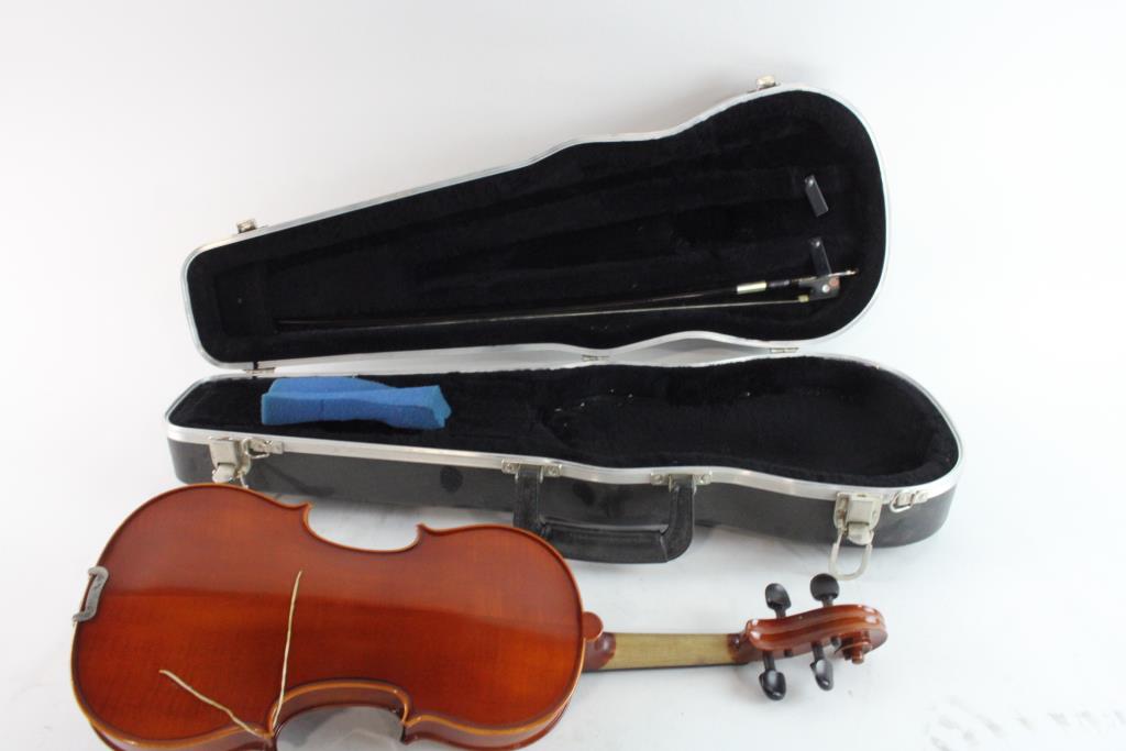 strobel-1-2-size-violin-property-room