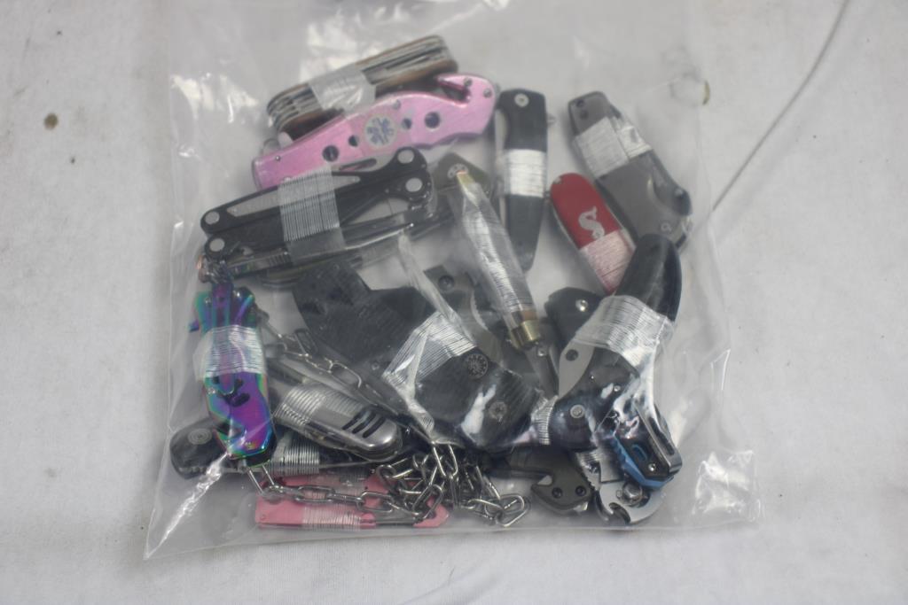 Tac-Force And Other Knives, 17 Pieces
