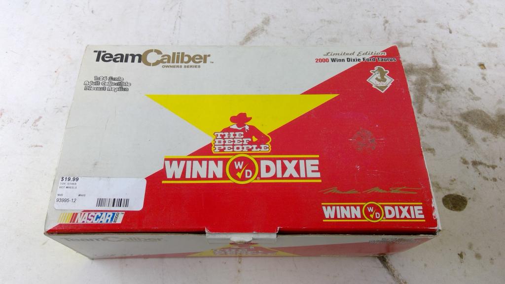 TeamCaliber Winn Dixie Ford Taurus Replica