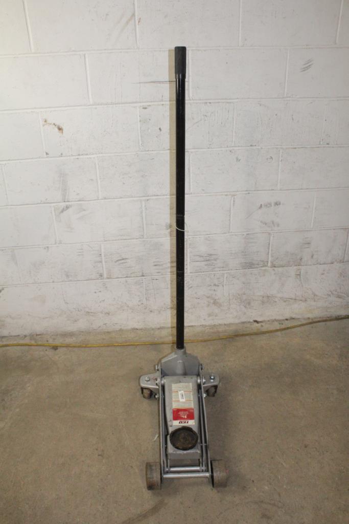 TEQ Correct 3 Ton Jack Property Room