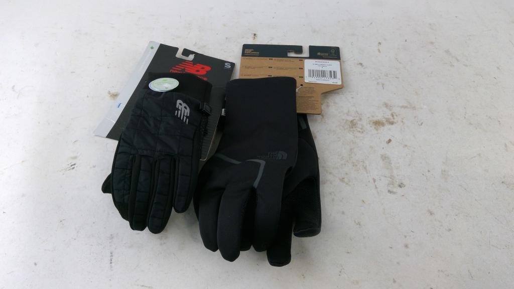 The North Face Gloves And More 2 Pieces