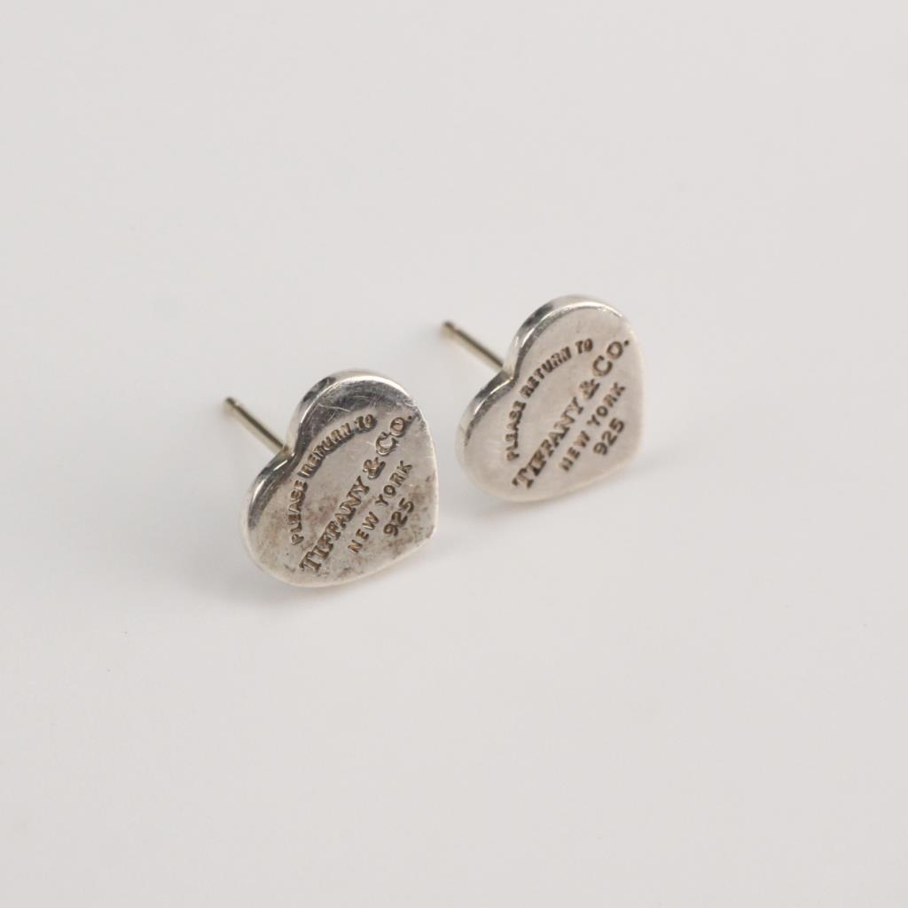 Mini heart tag earrings clearance