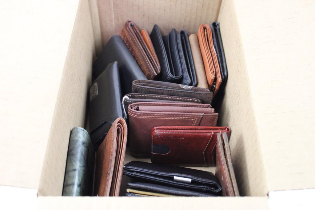 Timberland, Levi's, Michael Kors, And More Wallets, 19 Pieces