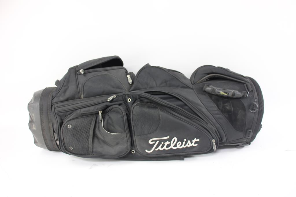 Titleist golf bag property room