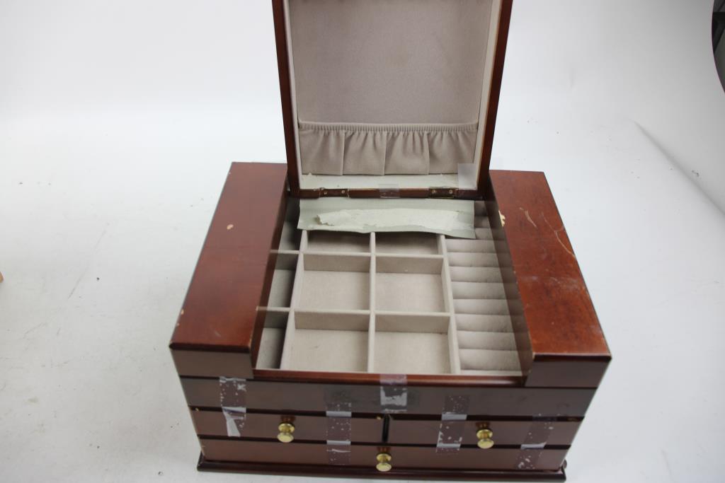 Tommy Bahamas Rolling Travel Bag And Jewelry Box