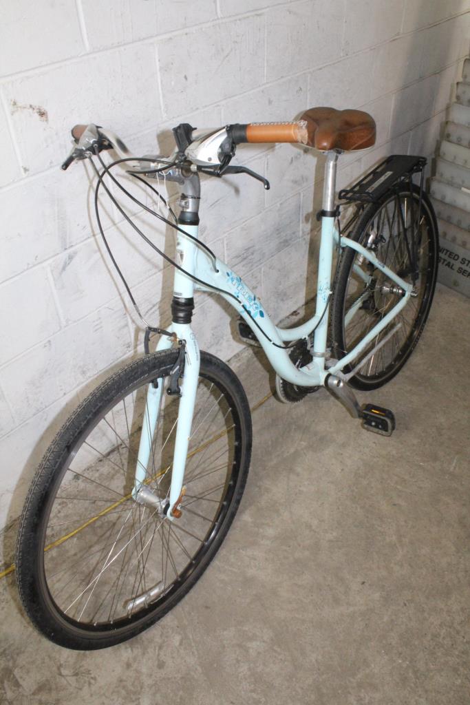 Trek 730 Hybrid Bike | Property Room