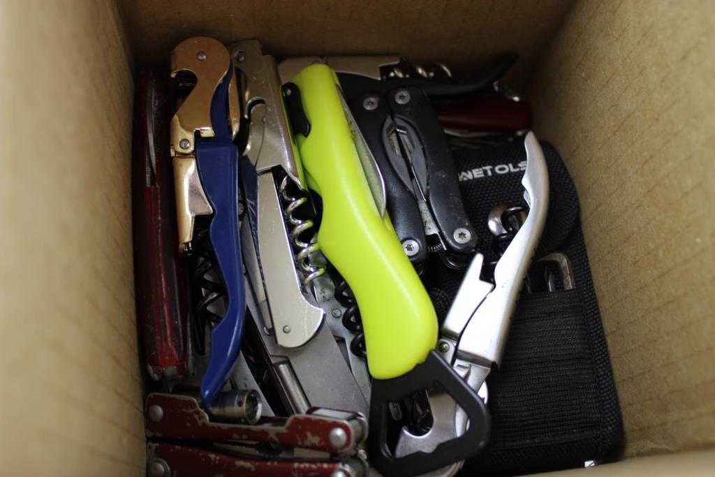 TRUE, Pulltap's And Other Blades/Multi-Tools/Knives And Corkscrews, 23 Pieces