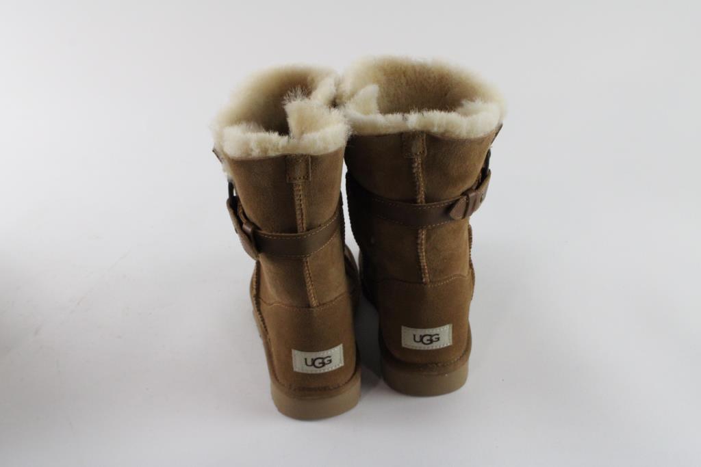 womens size 7 uggs