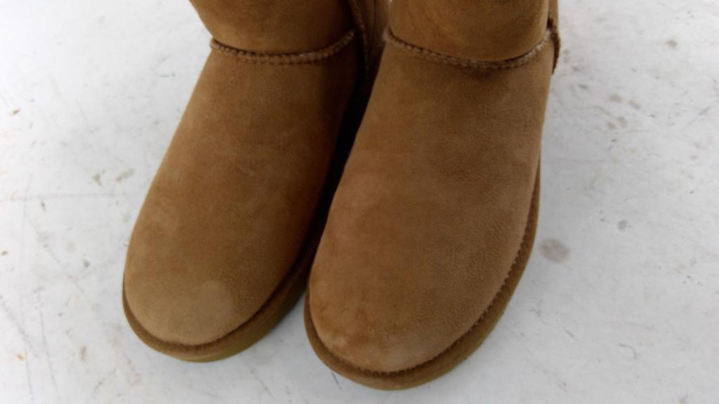 Ugg Womens Boots Size 8