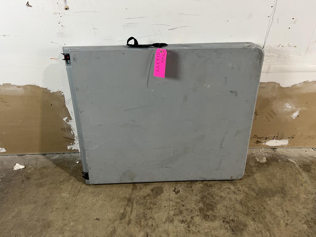 Unknown Brand Table