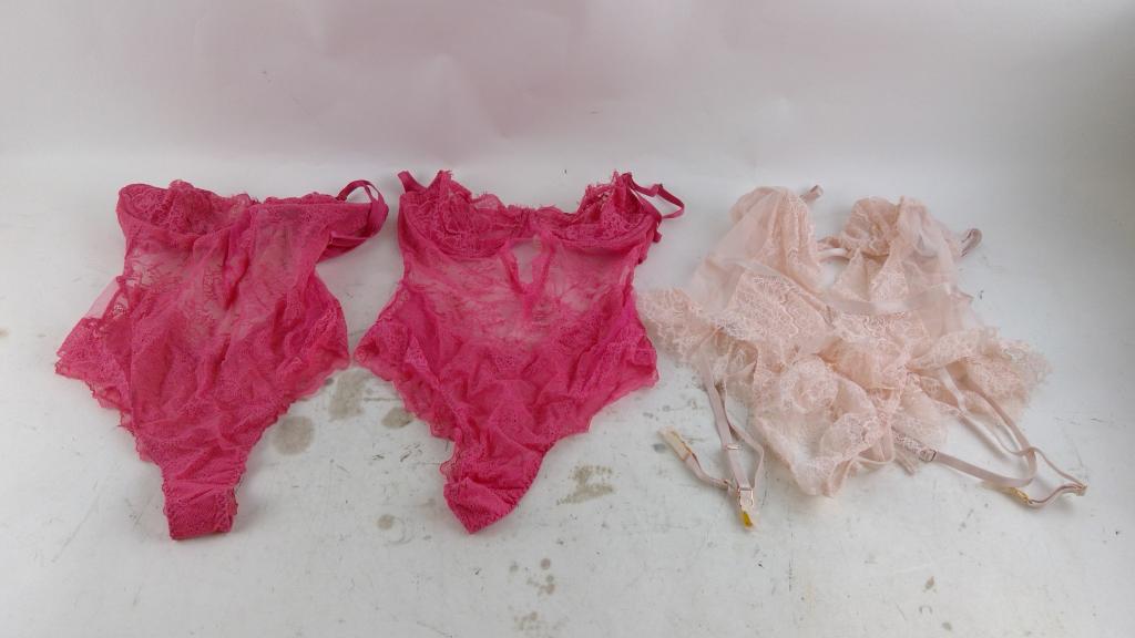 Victoria's Secret Lingerie Size L 3 Pieces