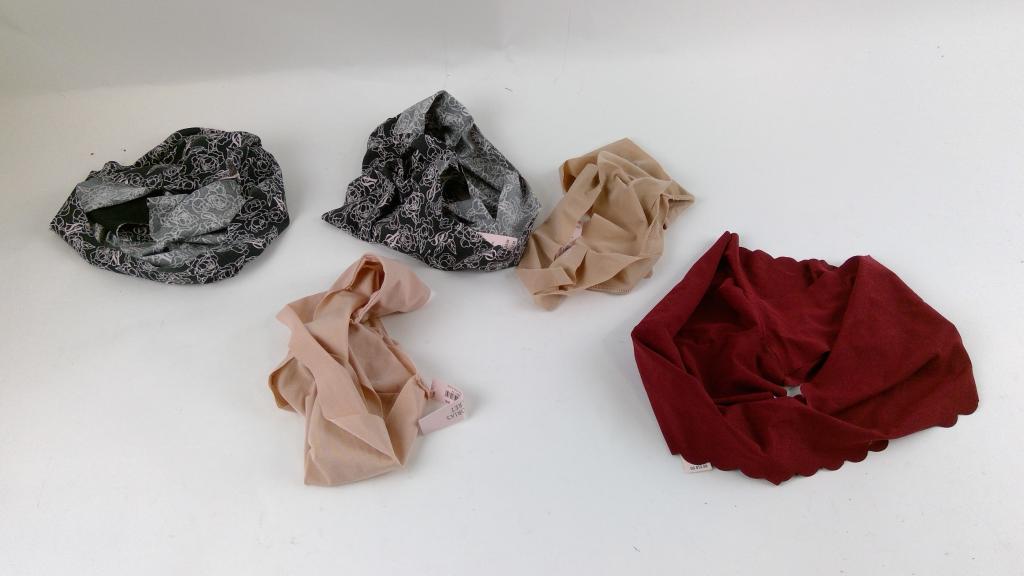 Victoria's Secret Underwear Size M 5 Pieces