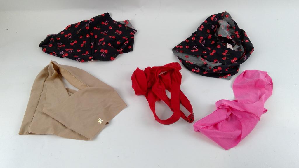 Victoria's Secret Underwear Size M 5 Pieces