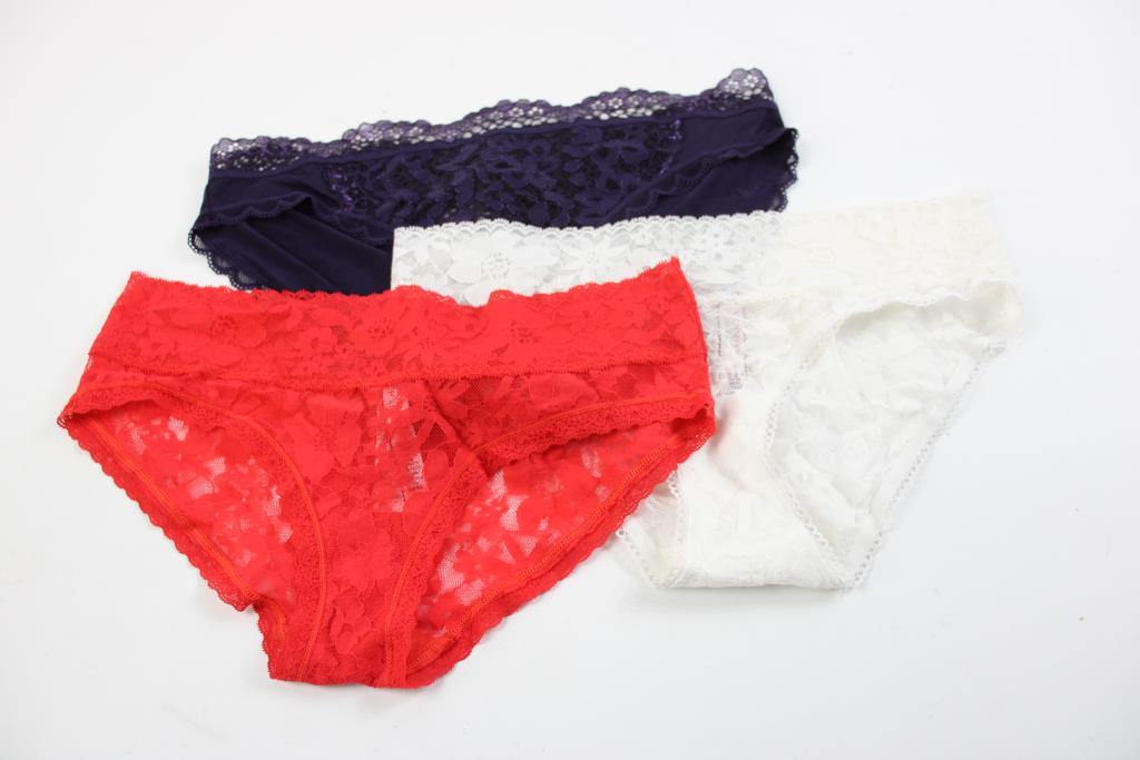 Victoria's Secret Underwear, SizeM , 5+ Pieces Property Room