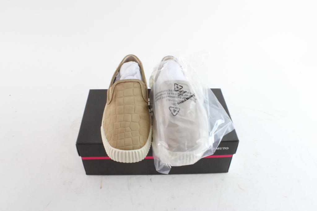 Vince Camuto SlipOns, Size 8M Property Room