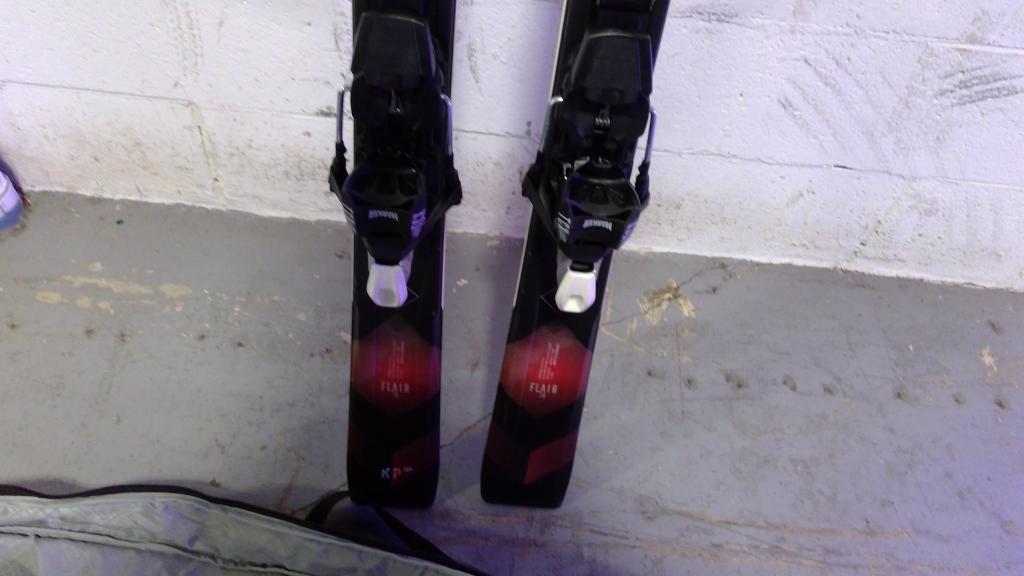Volki Skis And Poles Set