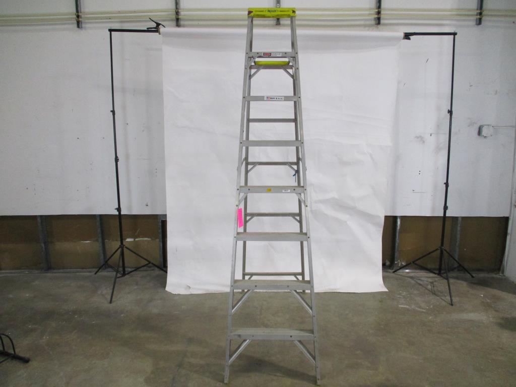 Werner 8' Step Ladder Property Room