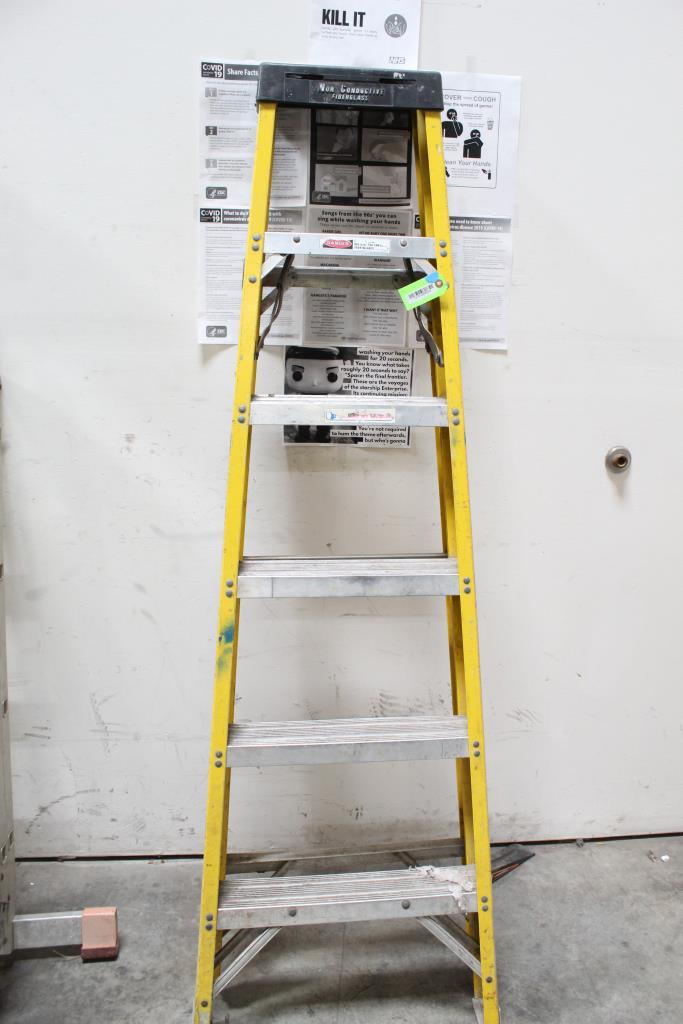 Werner Non Conductive Fiberglass 6ft Ladder, 300lbs Max Property Room