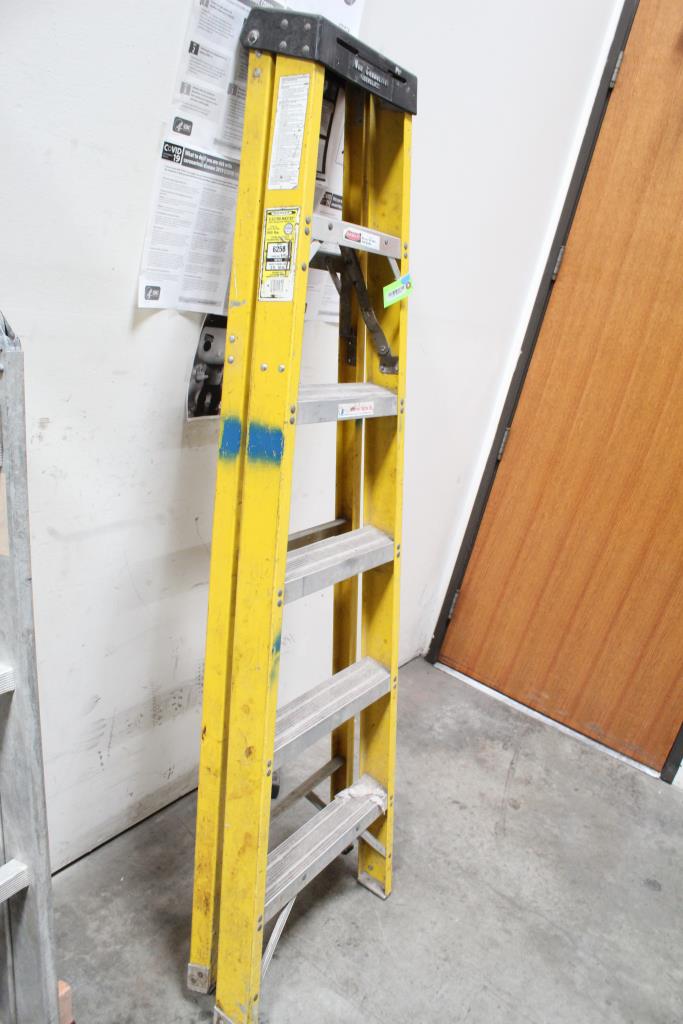 Werner Non Conductive Fiberglass 6ft Ladder, 300lbs Max Property Room