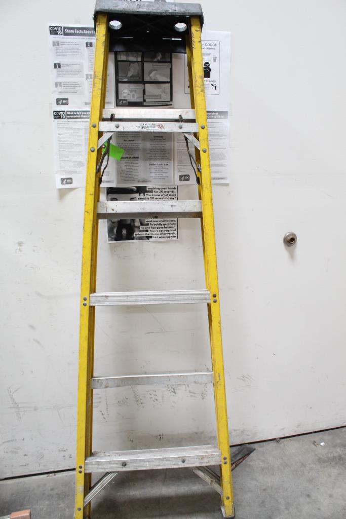 Werner Non Conductive Fiberglass 6ft Ladder, 300lbs Max Property Room