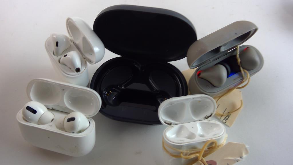 Wireless Earbuds, Charging Cables, And More, 6+ Pieces Property Room