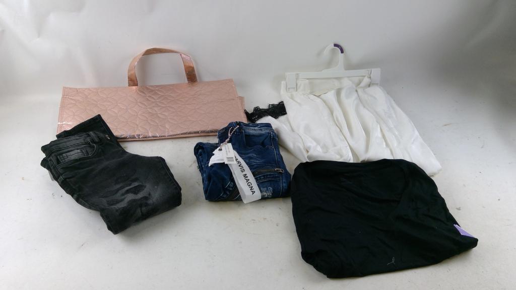 Womens Clothing Lot, 6+ Pieces