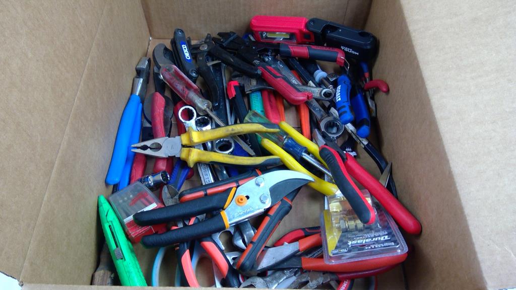 Woods Wire Cutter, Hyper Tough Work Light, Gardener Bender Lineman Pliers, And More