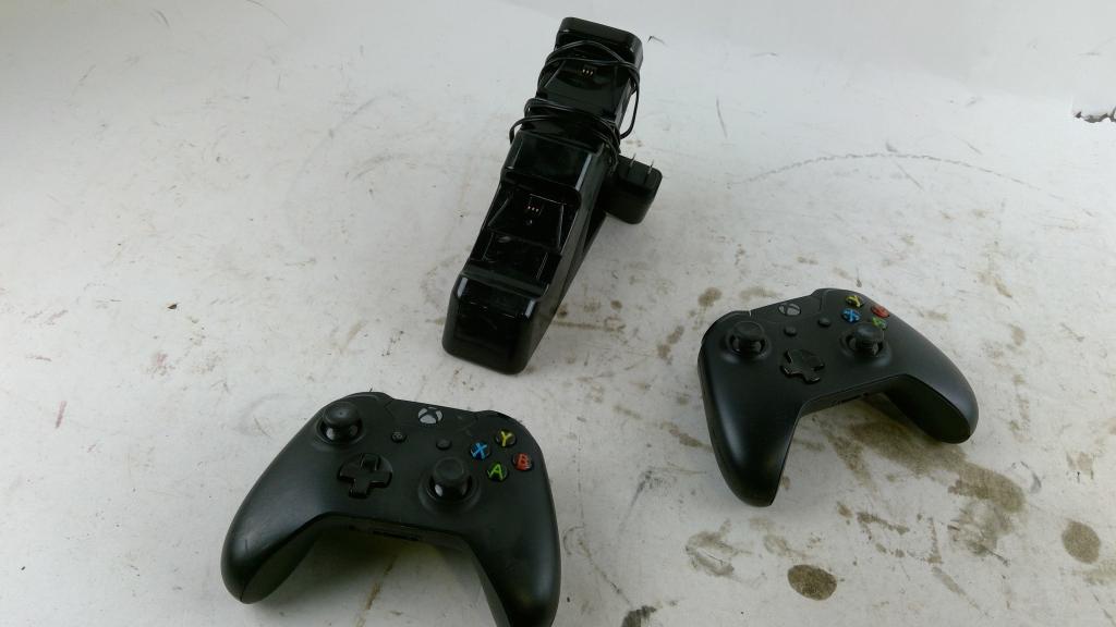 Xbox One Controllers And More 3 Pieces