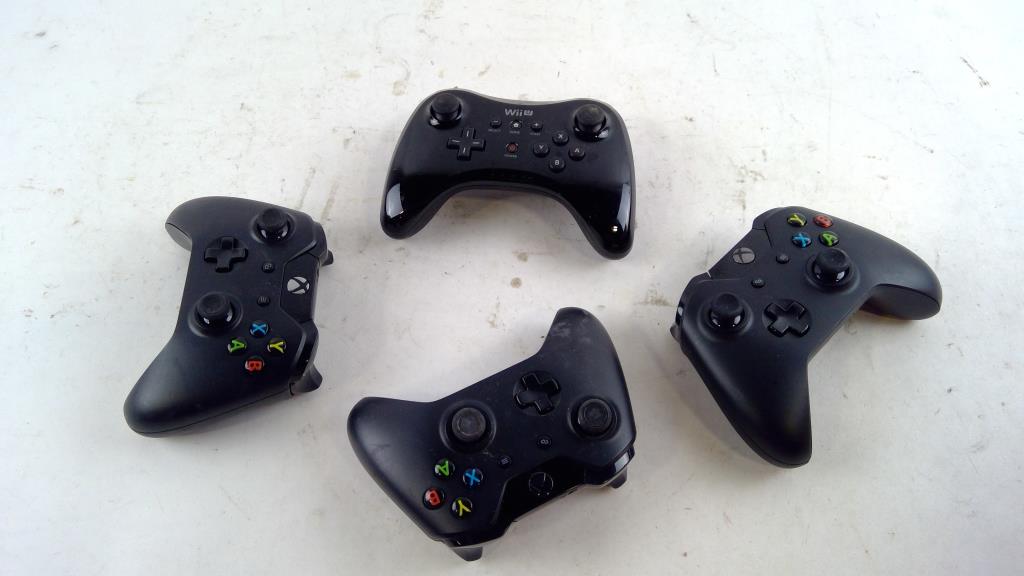 Xbox One Controllers And More 4 Pieces