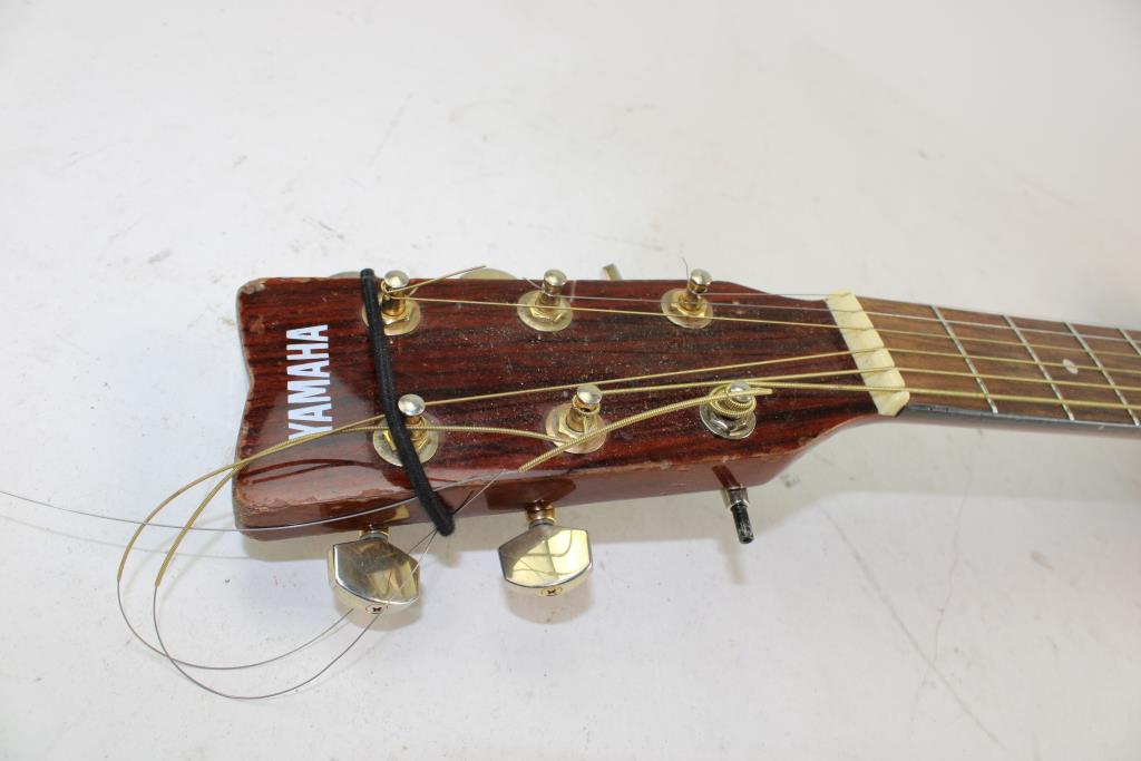 Yamaha Acoustic Guitar | Property Room