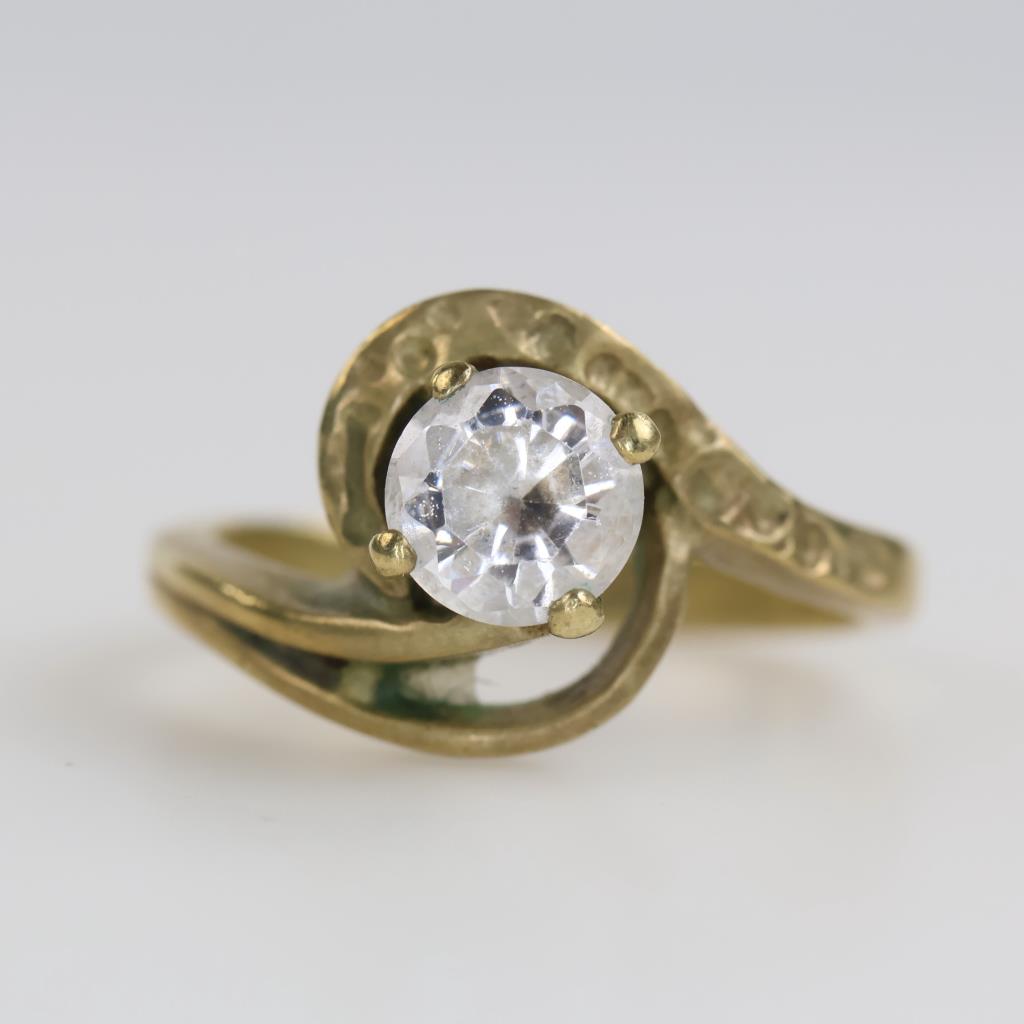 Yellow Metal Clear Stone Fashion Ring