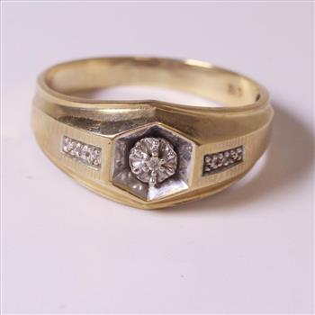 10kt Gold 3.4g Diamond Ring