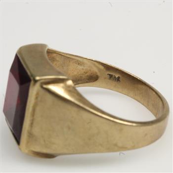 10kt Gold 6.6g Ring With Red Stone