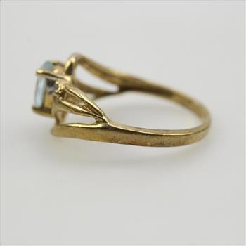 10kt Gold Blue Stone Diamond Accent Ring