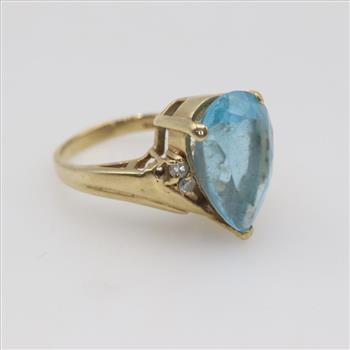 10kt Gold Blue Stone Diamond Ring