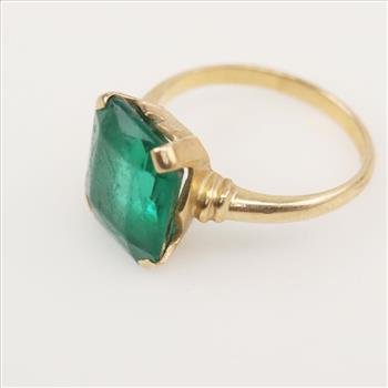 10kt Gold Green Stone Ring