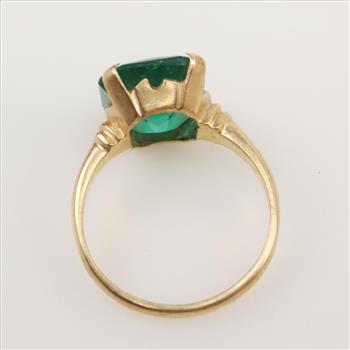 10kt Gold Green Stone Ring