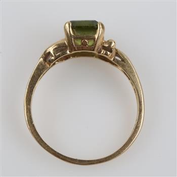10kt Gold Green Stone Ring