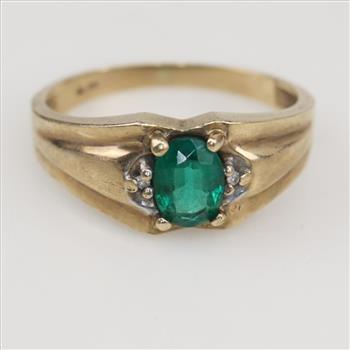 10kt Gold Green Stone Ring