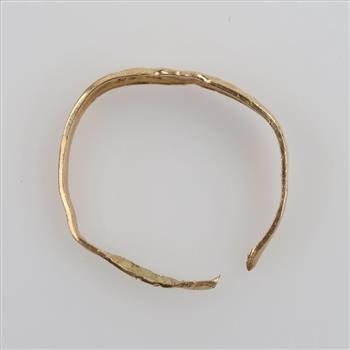 10kt Gold Heart Band