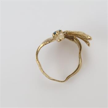 10kt Gold Light Blue Stone Hand Ring