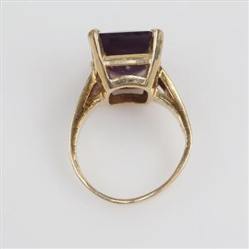 10kt Gold Purple Stone Cocktail Ring