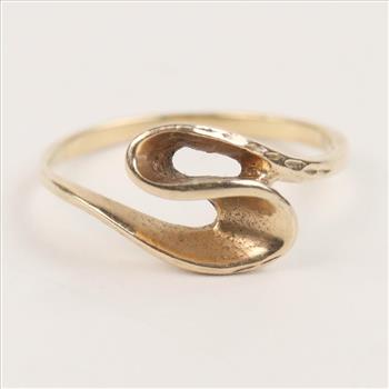 10kt Gold Swirl Ring