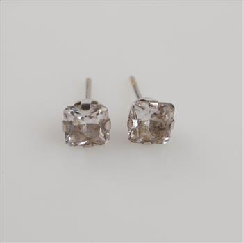 10kt White Gold Clear Stone Square Stud Earrings